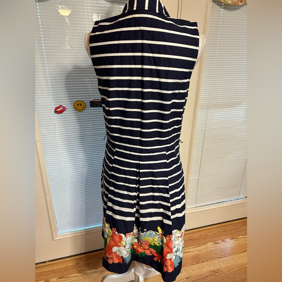 Dress - Picture 6 of 7